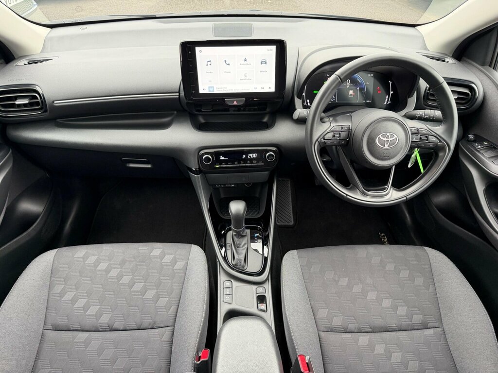 Toyota Yaris 1.5 Hybrid Design Cvt RO25CBX Grey #2