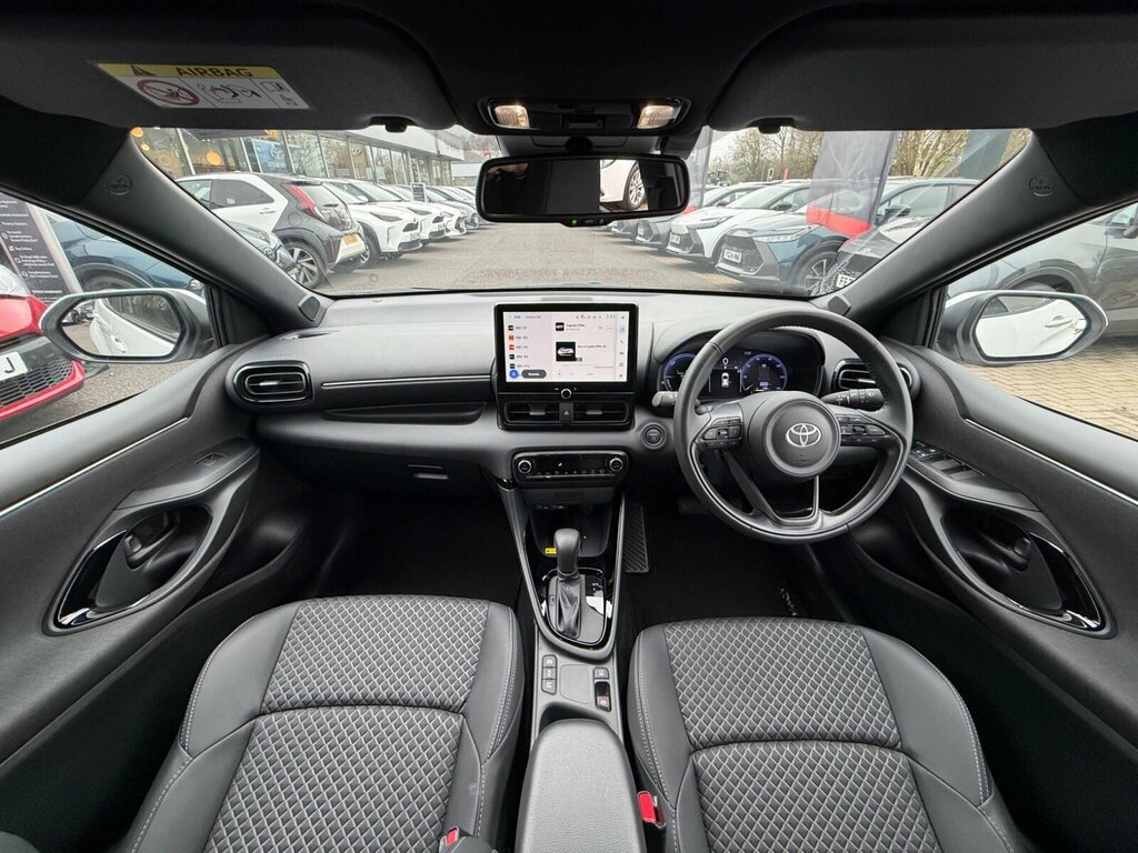 Toyota Yaris 1.5 Hybrid 130 Excel Cvt RF25SVP White #2