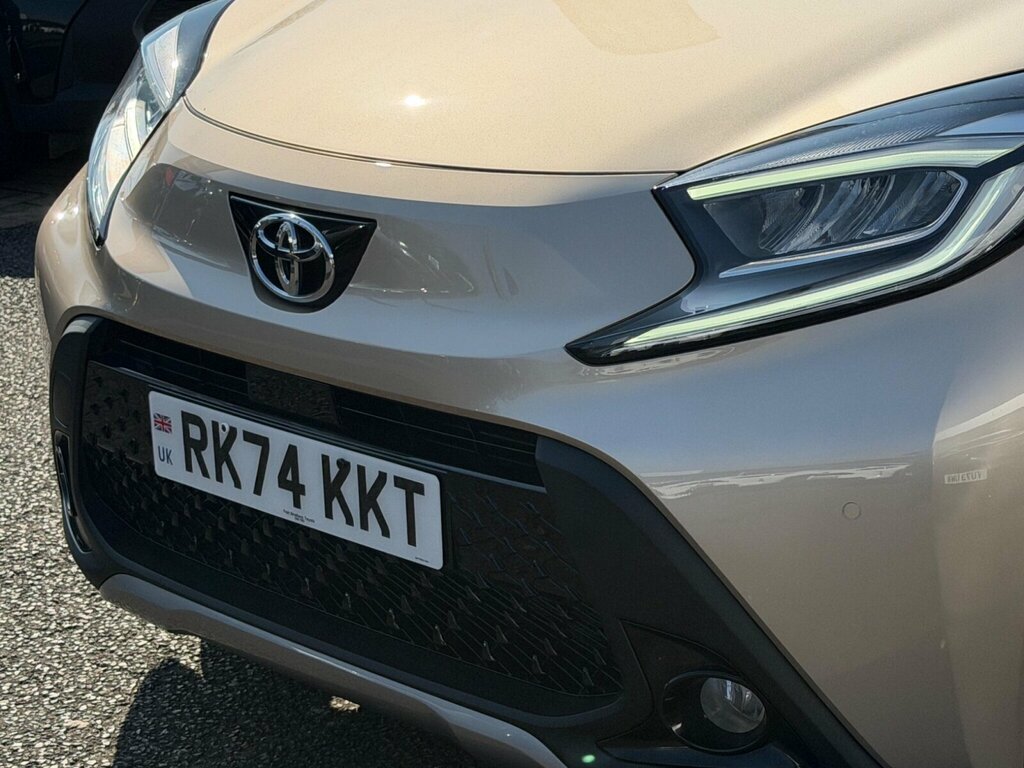 Toyota Aygo X 1.0 Vvt-i Exclusive RK74KKT Beige #4