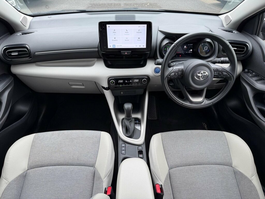 Toyota Yaris 1.5 Hybrid Excel Cvt RJ72HNH Grey #2