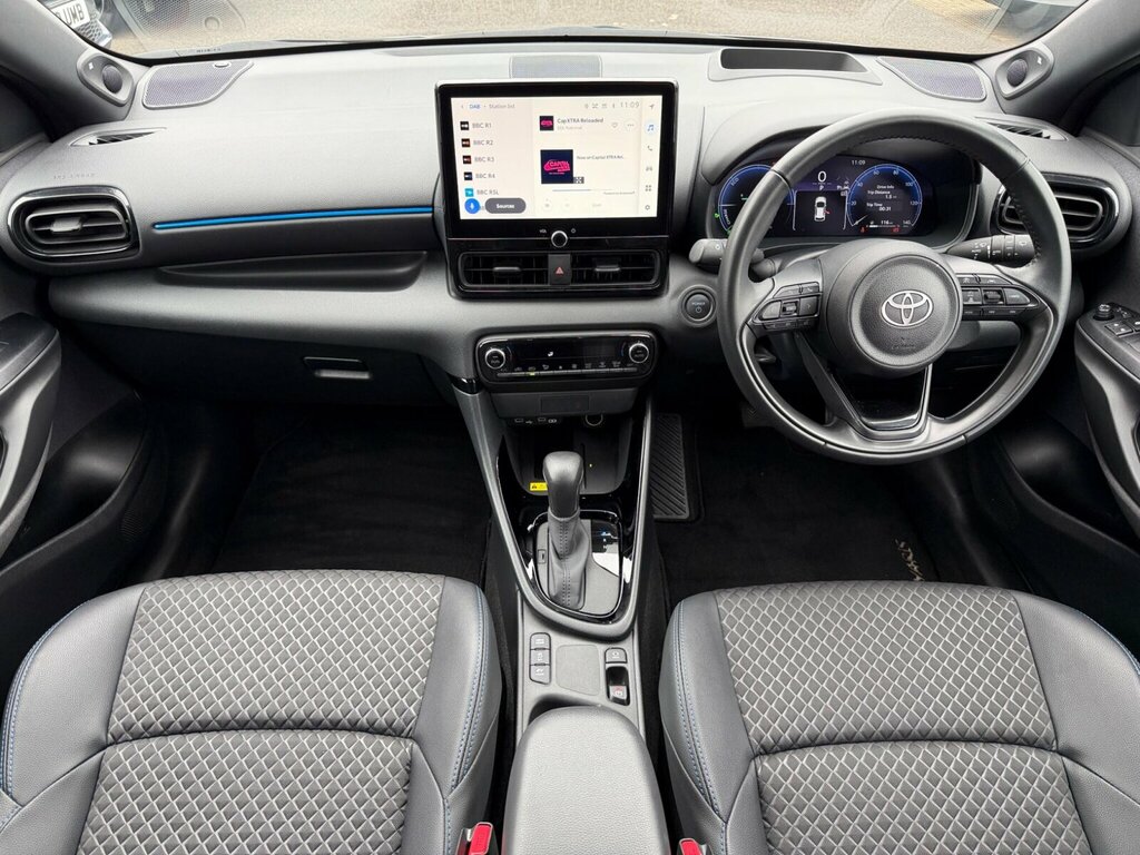 Toyota Yaris 1.5 Hybrid 130 Premiere Edition Cvt RK74KKY Silver #2