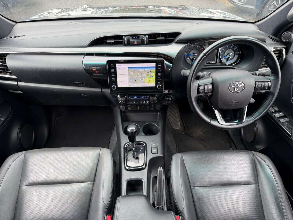 Toyota HILUX Invincible X Dcab Pick Up 2.8 D-4d EO23XKP Black #2