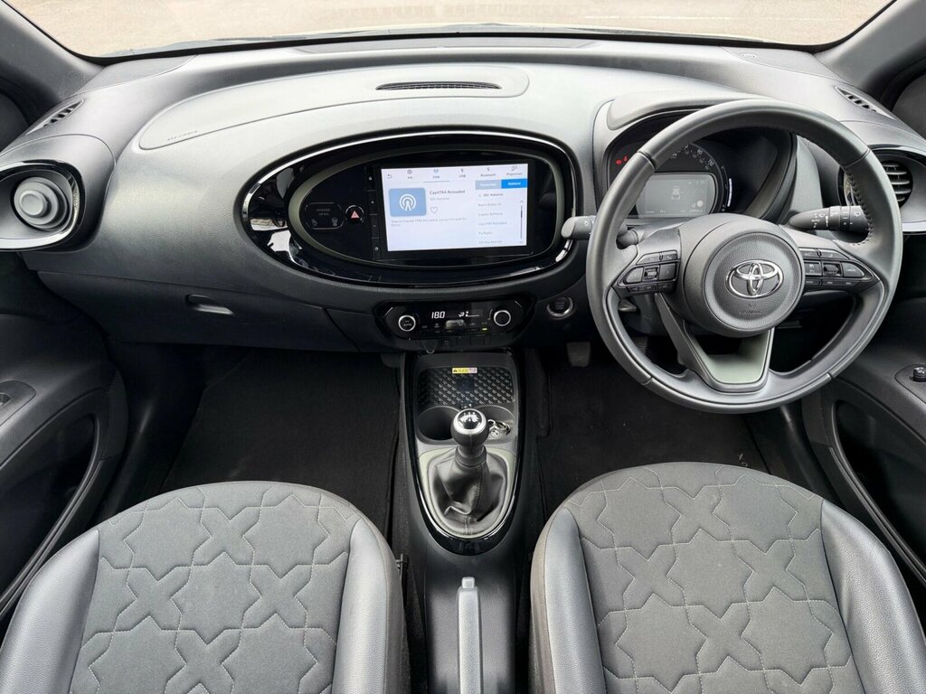 Toyota Aygo X 1.0 Vvt-i Exclusive RV23VSM Green #2