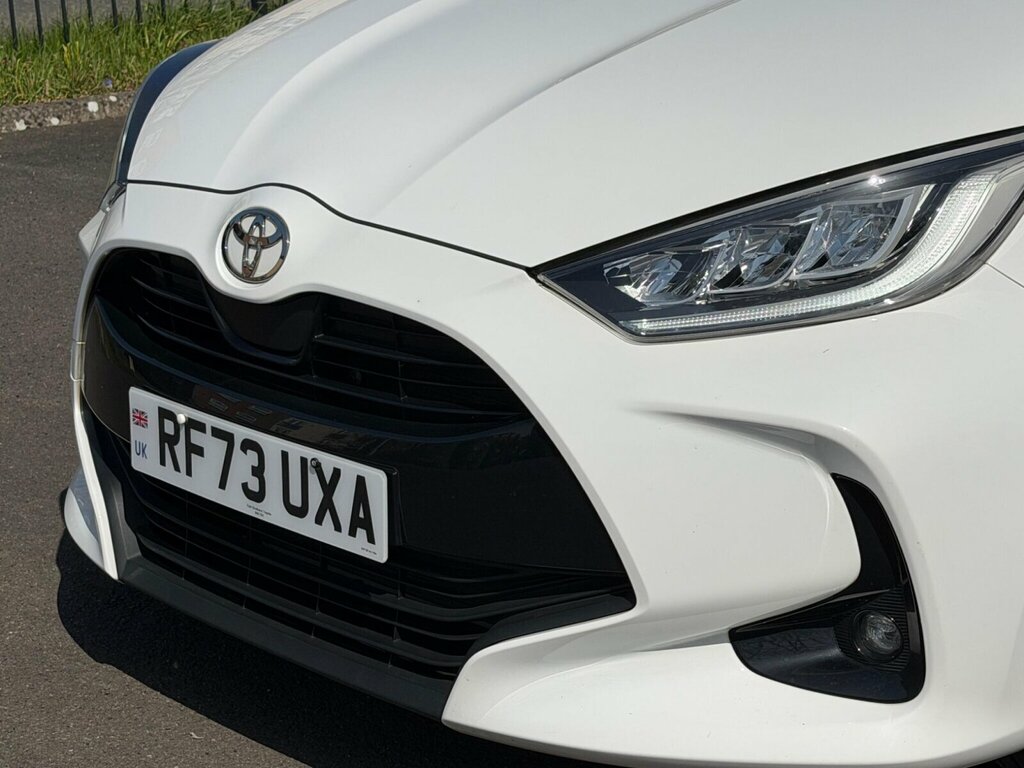 Toyota Yaris 1.5 Hybrid Design Cvt RF73UXA White #5