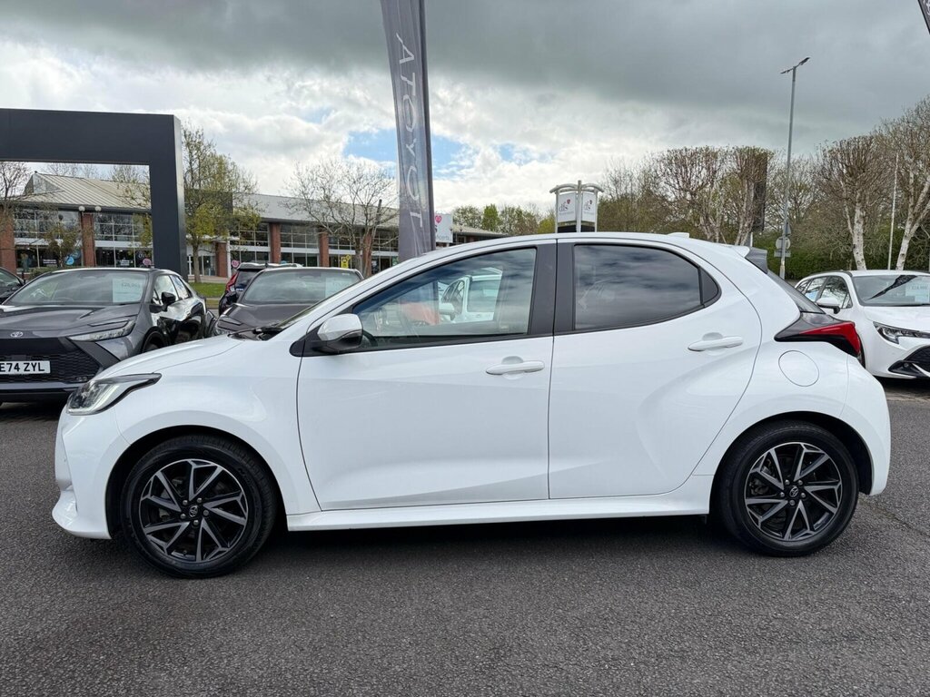 Toyota Yaris 1.5 Hybrid Design Cvt RJ23XET White #6