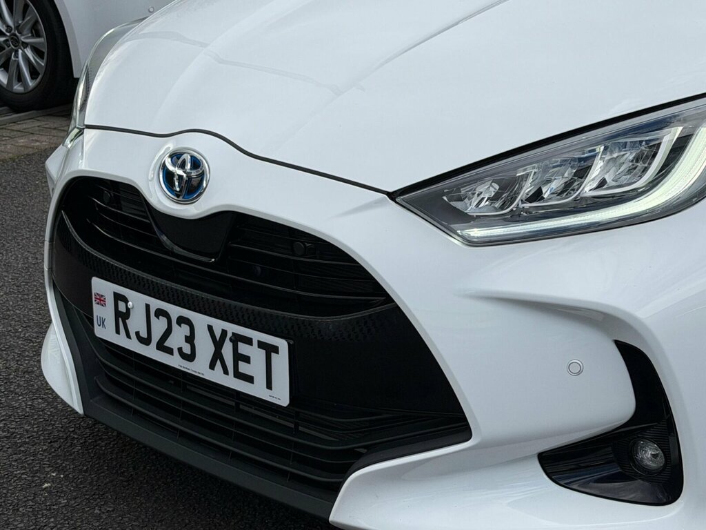 Toyota Yaris 1.5 Hybrid Design Cvt RJ23XET White #5