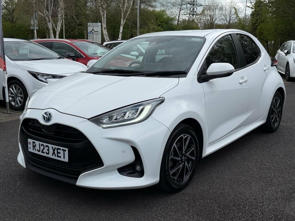 Toyota Yaris 1.5 Hybrid Design Cvt RJ23XET White #4