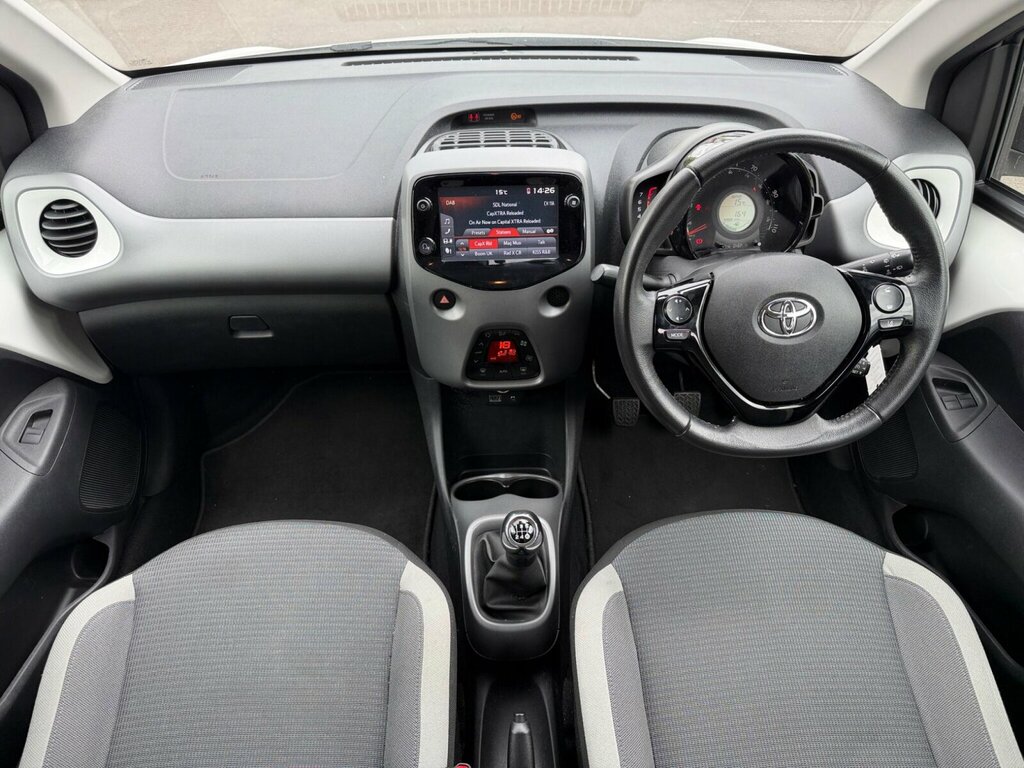 Toyota Aygo 1.0 Vvt-i X-trend Tss RK70NUF White #2