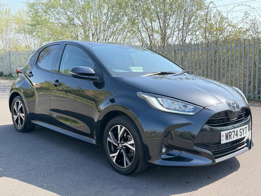 Toyota Yaris 1.5 Hybrid Design Cvt Black
