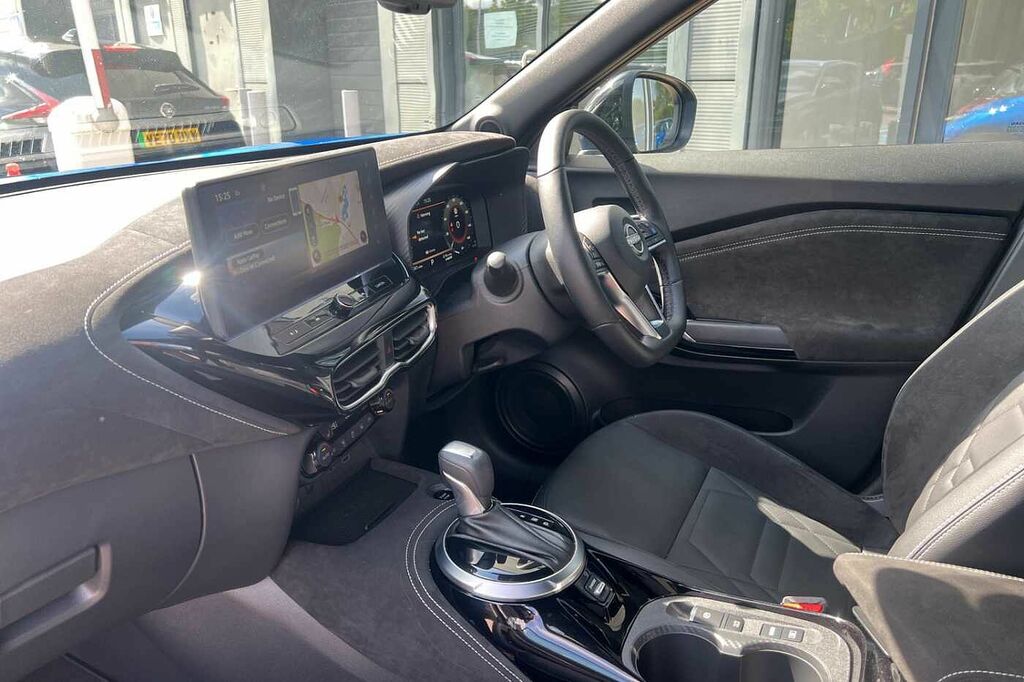 Nissan Juke 1.6 Hybrid Tekna WP75OYK Blue #2