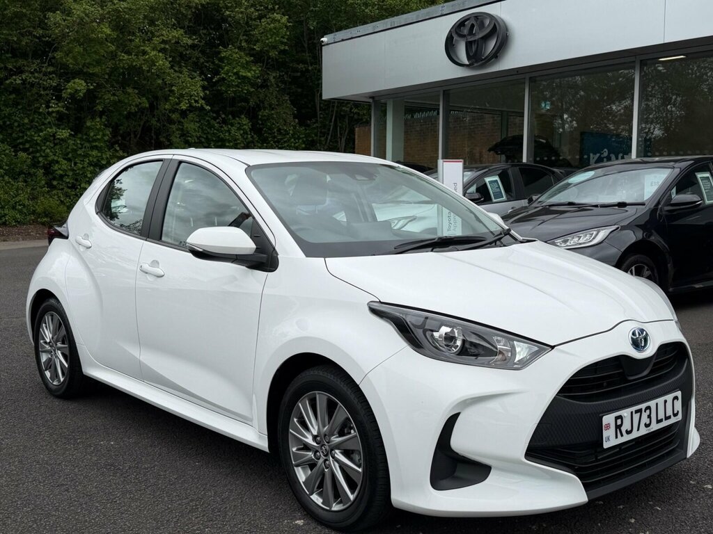 Toyota Yaris 1.5 Hybrid Icon Cvt White