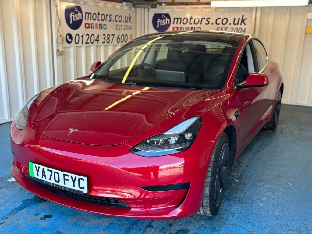 Tesla Model 3 Saloon Red