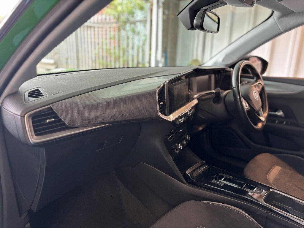 Vauxhall Mokka-e Suv CK22YRA Green #4