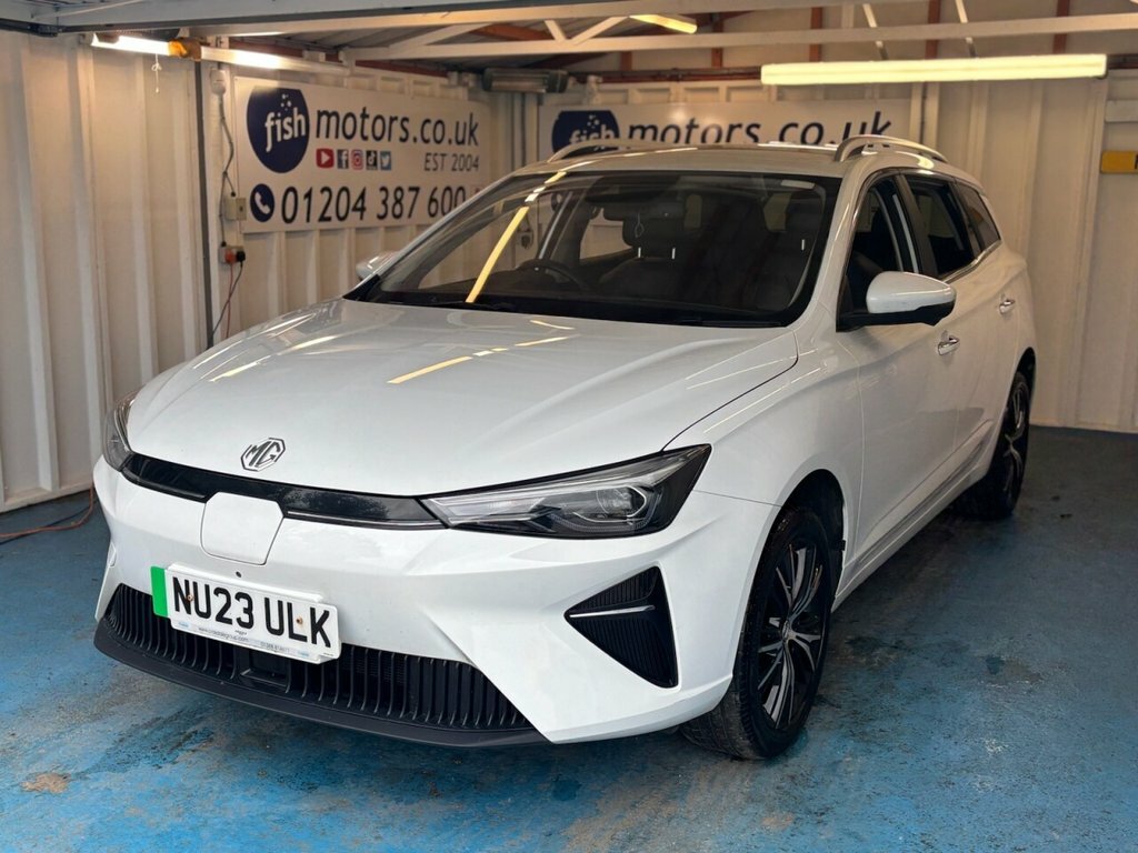 MG MG5 5 Trophy White