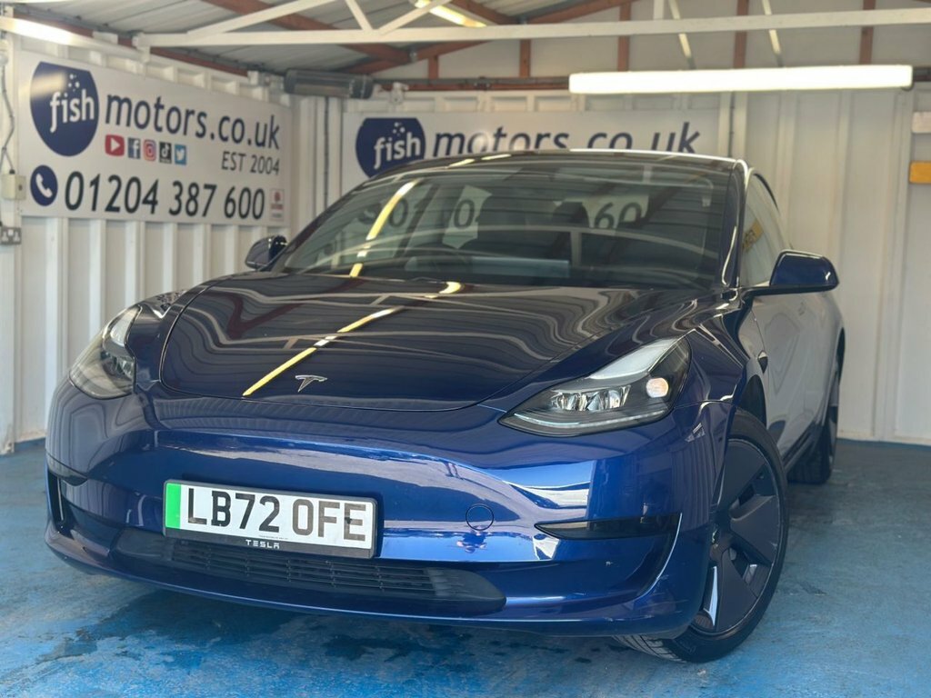 Tesla Model 3 Saloon Blue