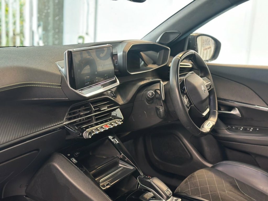Peugeot 2008 1.2L Gt Premium NL21UPV Orange #2
