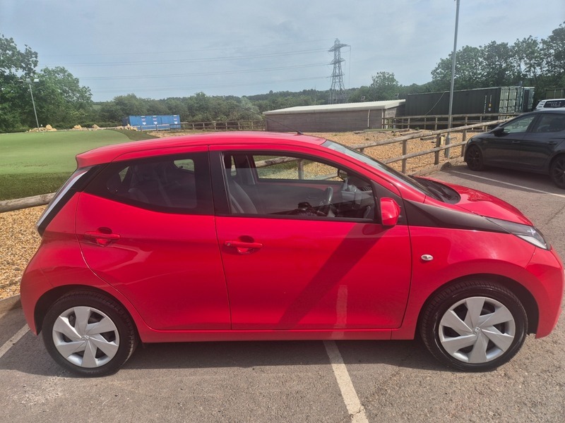 Toyota Aygo 1.0 Vvt-i X-play Euro Red #3