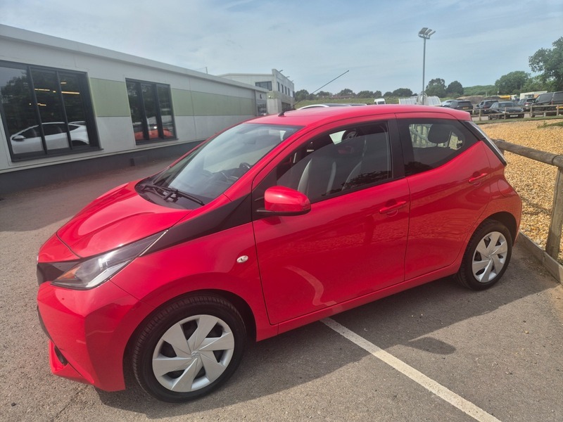 Toyota Aygo 1.0 Vvt-i X-play Euro Red #6