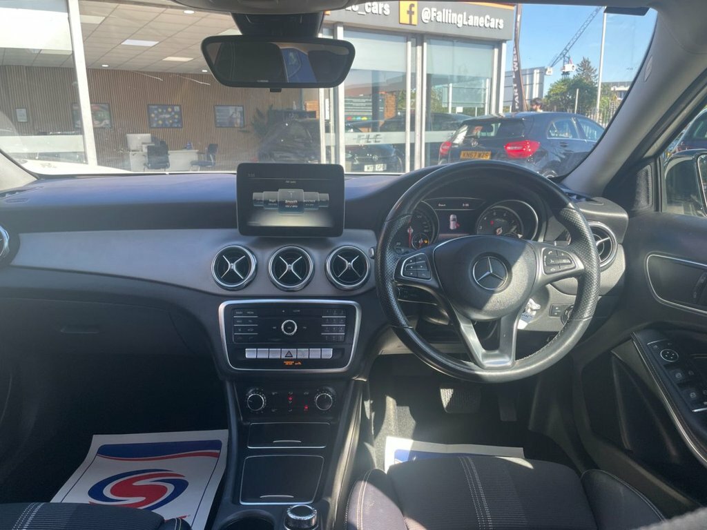 Mercedes-Benz GLA Class 1.6L Urban Edition White