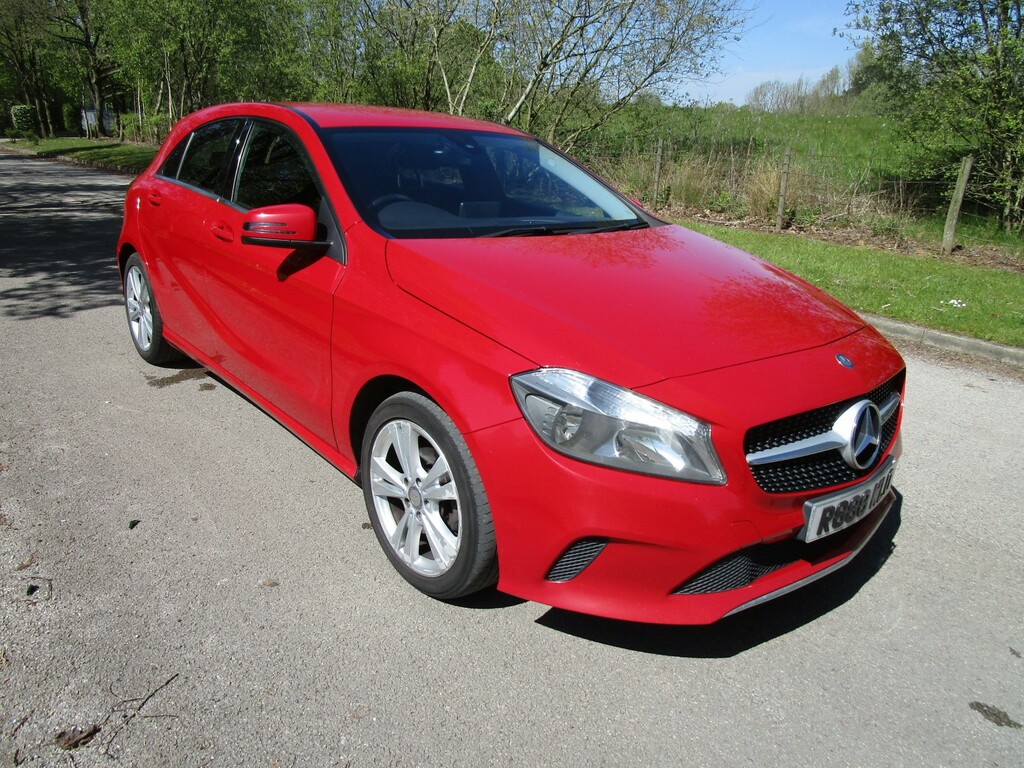 Mercedes-Benz A Class 1.5 A180d Sport - Sat Nav - Black Leather - Revers Red