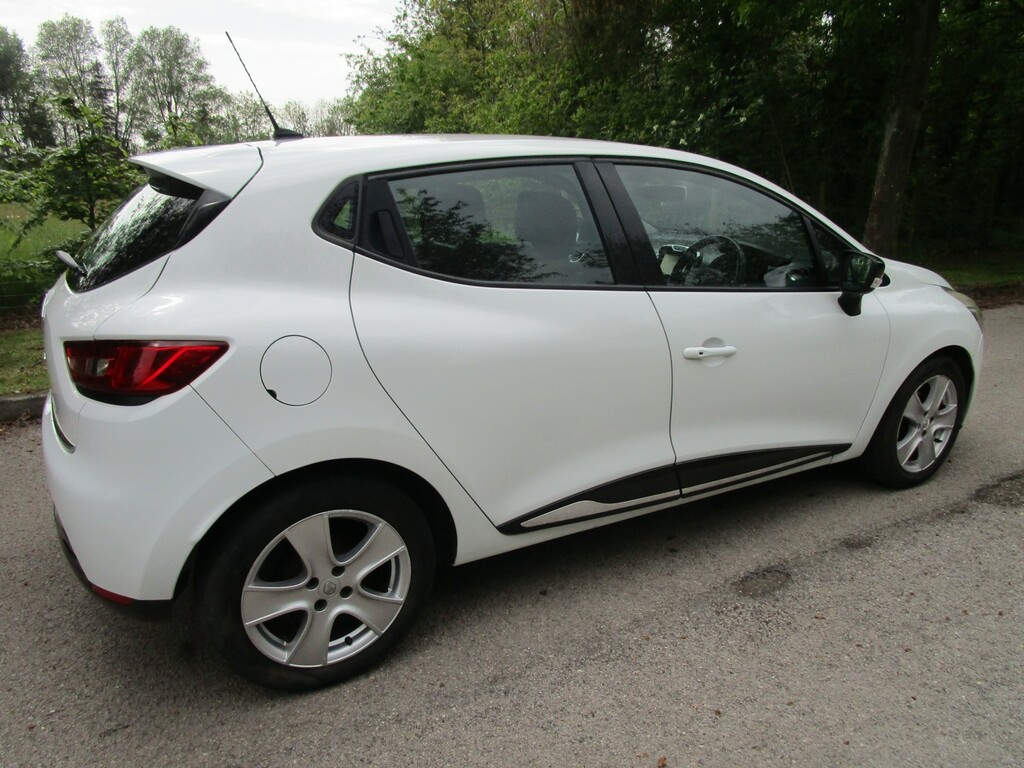 Renault Clio 1.2 Dynamique Medianav 1.2 16V 75 - Fsh - SA14PZY White #3