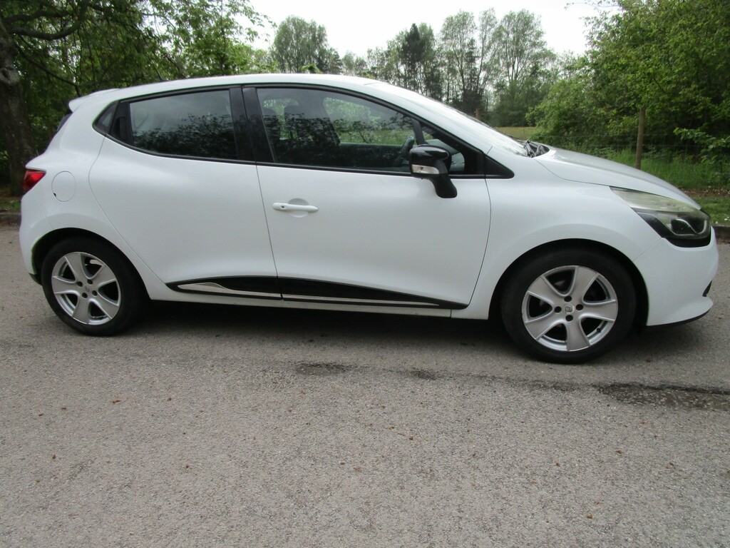 Renault Clio 1.2 Dynamique Medianav 1.2 16V 75 - Fsh - SA14PZY White #2