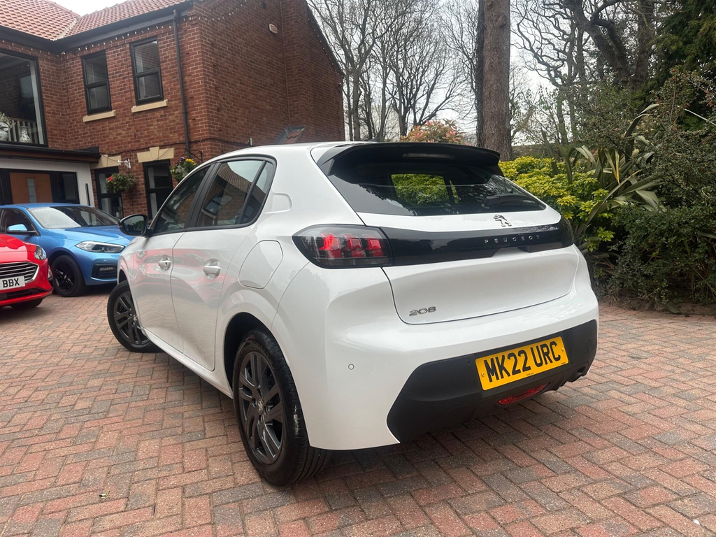 Peugeot 208 1.2 Puretech Active Premium Euro 6 Ss MK22URC White #4