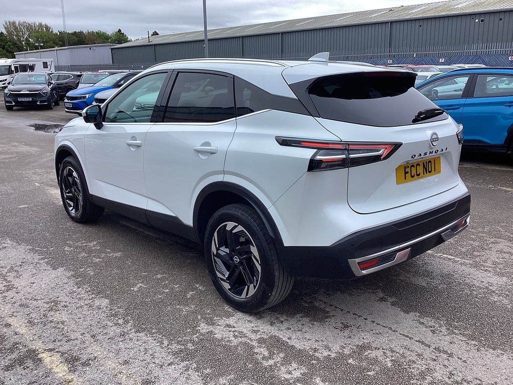 Nissan Qashqai Dig-t Mhev N-connecta PO74FKT White #2