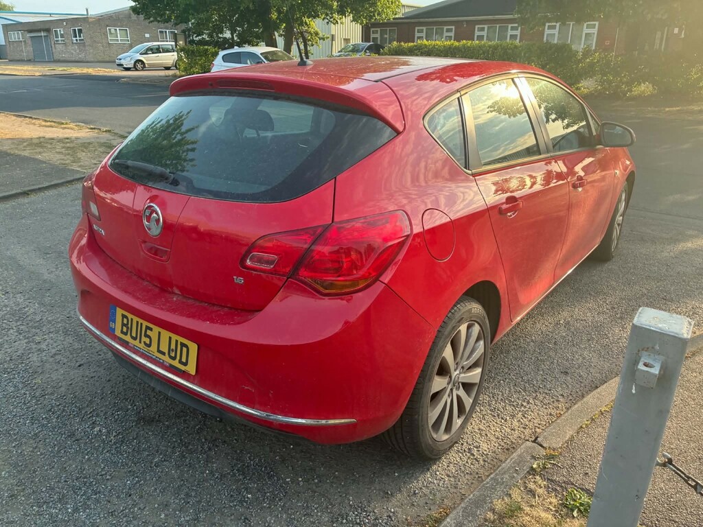 Vauxhall Astra 1.6 I Design 2015 Red