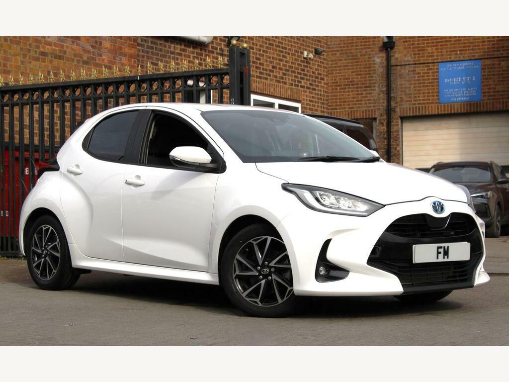 Toyota Yaris 1.5 Vvt-h Design E-cvt Euro 6 S S White