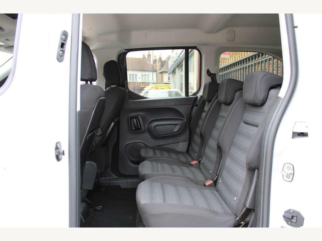 Vauxhall Combo-e Life 50Kwh Design XL Mpv  White #6