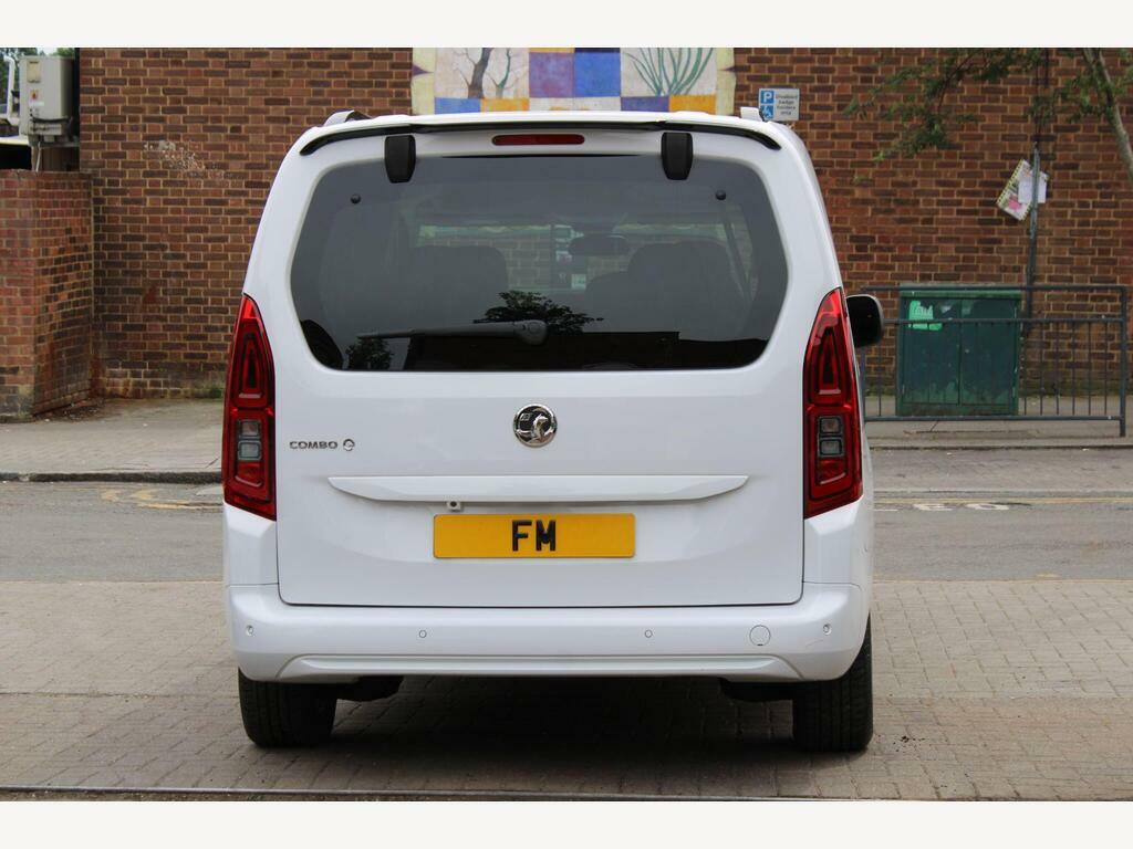 Vauxhall Combo-e Life 50Kwh Design XL Mpv White