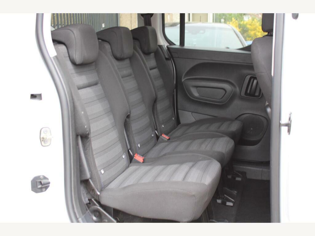 Vauxhall Combo-e Life 50Kwh Design XL Mpv  White #3
