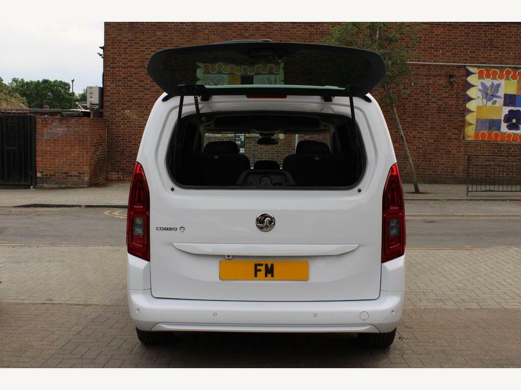 Vauxhall Combo-e Life 50Kwh Design XL Mpv  White #2