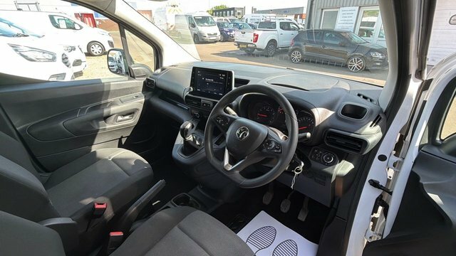 Vauxhall Combo Turbo D 2300 Sportive DL70LHF White #2