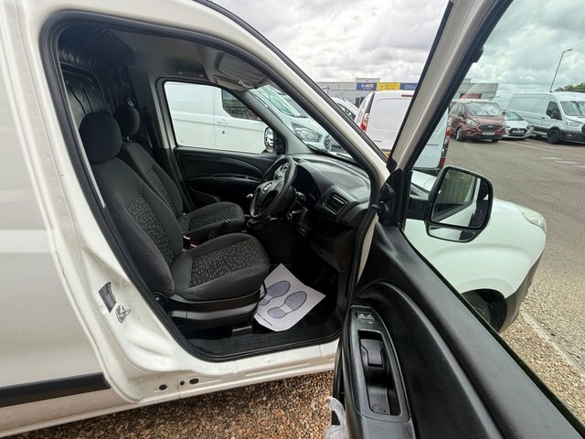 Vauxhall Combo Cdti 2000 16V Panel White #3