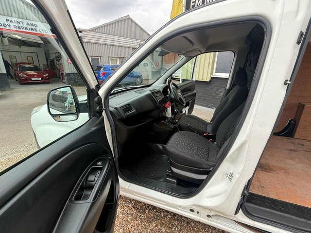 Vauxhall Combo Cdti 2000 16V Panel White #5