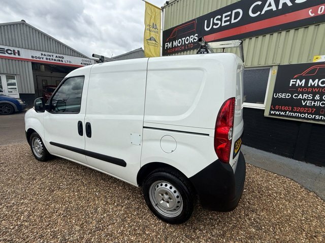Vauxhall Combo Cdti 2000 16V Panel White #2