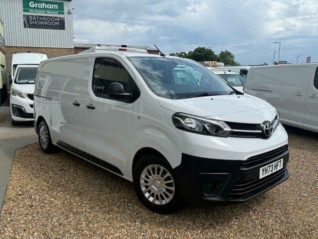 Toyota PROACE Icon Medium Panel Van White