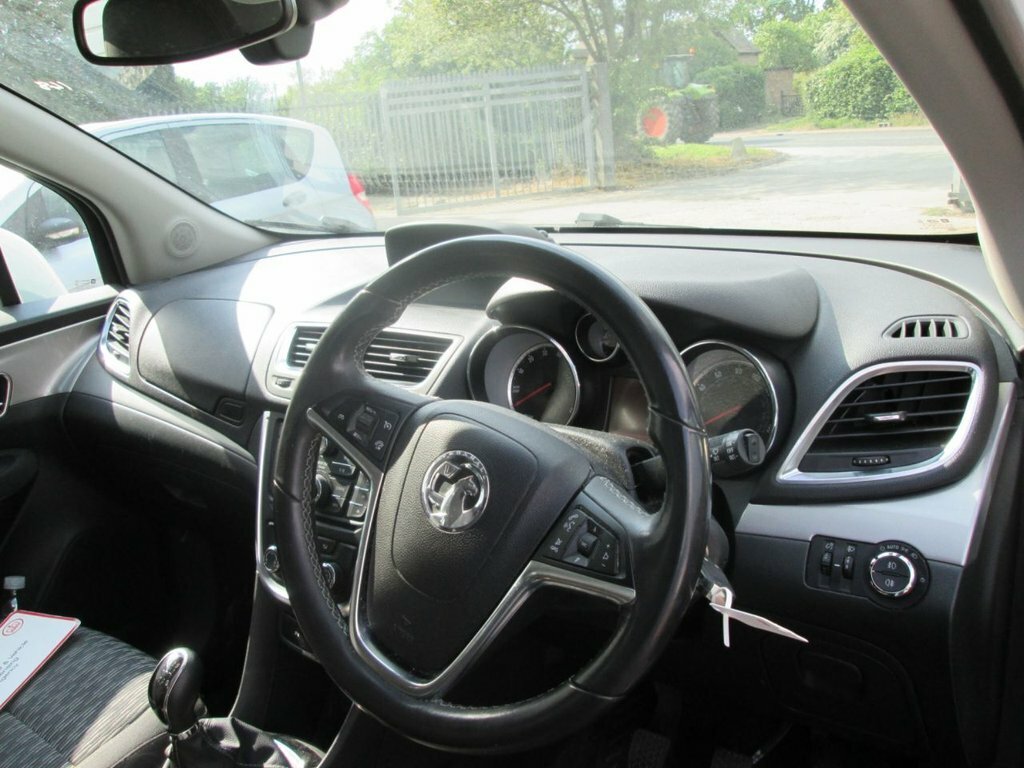 Vauxhall Mokka 1.4L Tech Line SE16GWD White #4