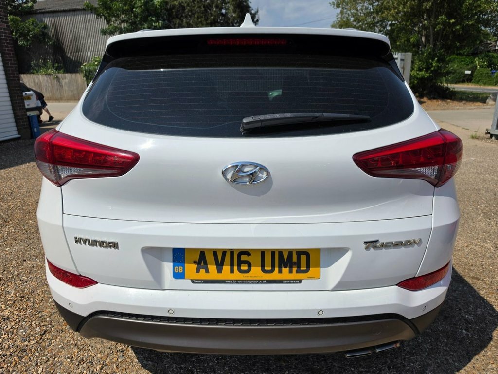 Hyundai Tucson 2L Se Nav AV16UMD White #5