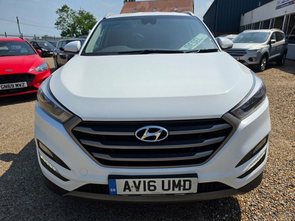 Hyundai Tucson 2L Se Nav AV16UMD White #4
