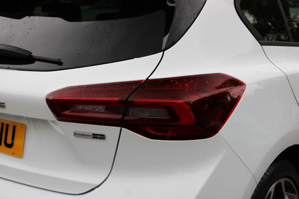 Ford Focus 1.0 Ecoboost Hybrid Mhev 155 St-line Vignale EK72ONU White #6