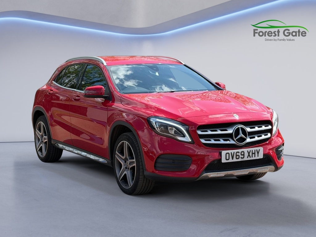 Mercedes-Benz GLA Class 1.6 Gla180 Amg Line Edition Suv 7G-dct Red