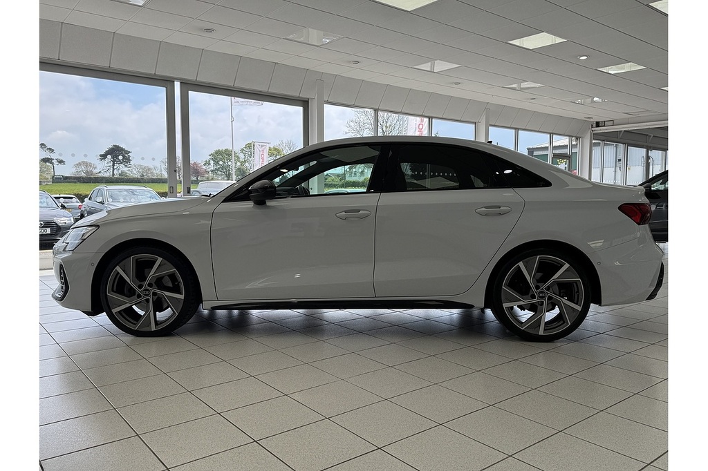 Audi A3 1.5 Tfsi 35 Black Edition S Tronic 150 Ps FH24SXY White #5