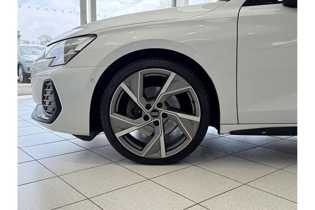 Audi A3 1.5 Tfsi 35 Black Edition S Tronic 150 Ps FH24SXY White #4