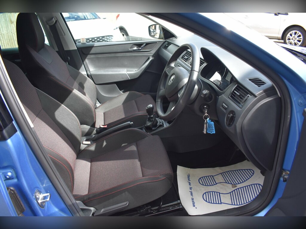 Skoda Rapid 1.6 Tdi Elegance Euro 5 Blue #10