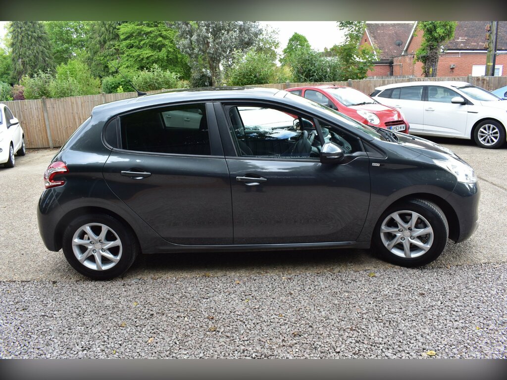 Peugeot 208 1.2 Vti Puretech Style Hatchback LD64RSX Grey #2