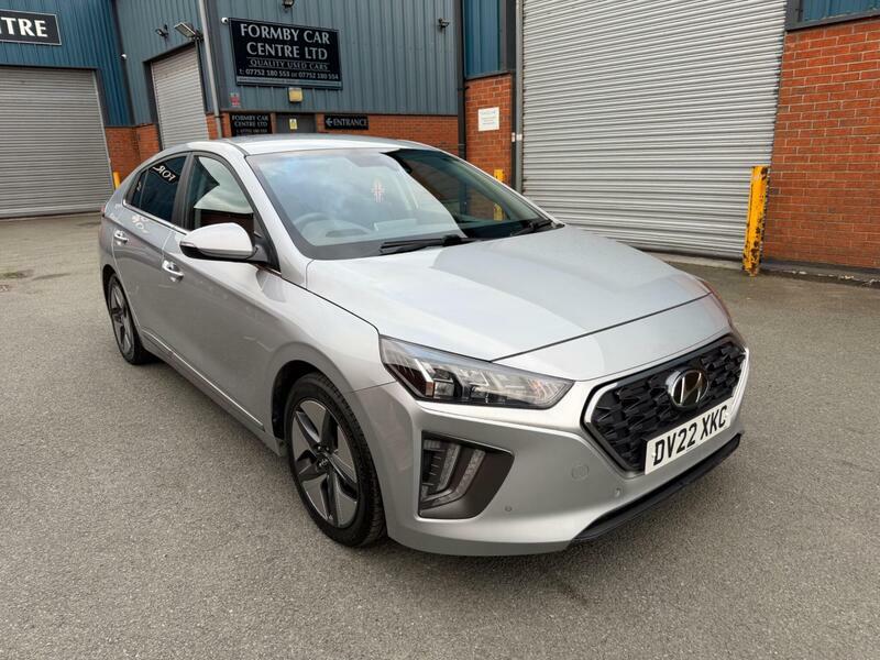 Hyundai Ioniq 1.6-H-gdi-premium-se-dct-euro-6-ss-5dr Silver