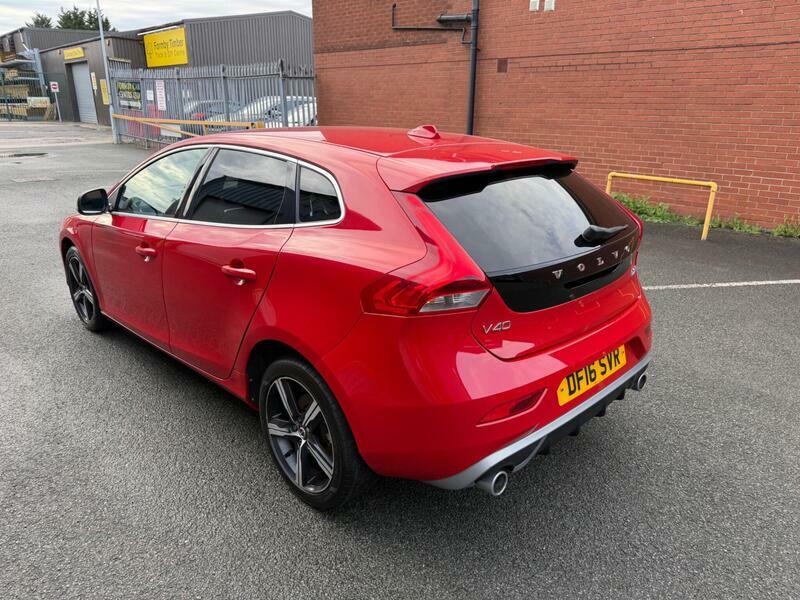 Volvo V40 2.0-D2-r-design-euro-6-ss-5dr DF16SVR Red #5